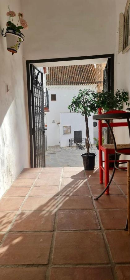 Cheerful One Bedroom Townhouse With Patio Archez Exterior photo