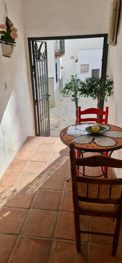 Cheerful One Bedroom Townhouse With Patio Archez Exterior photo