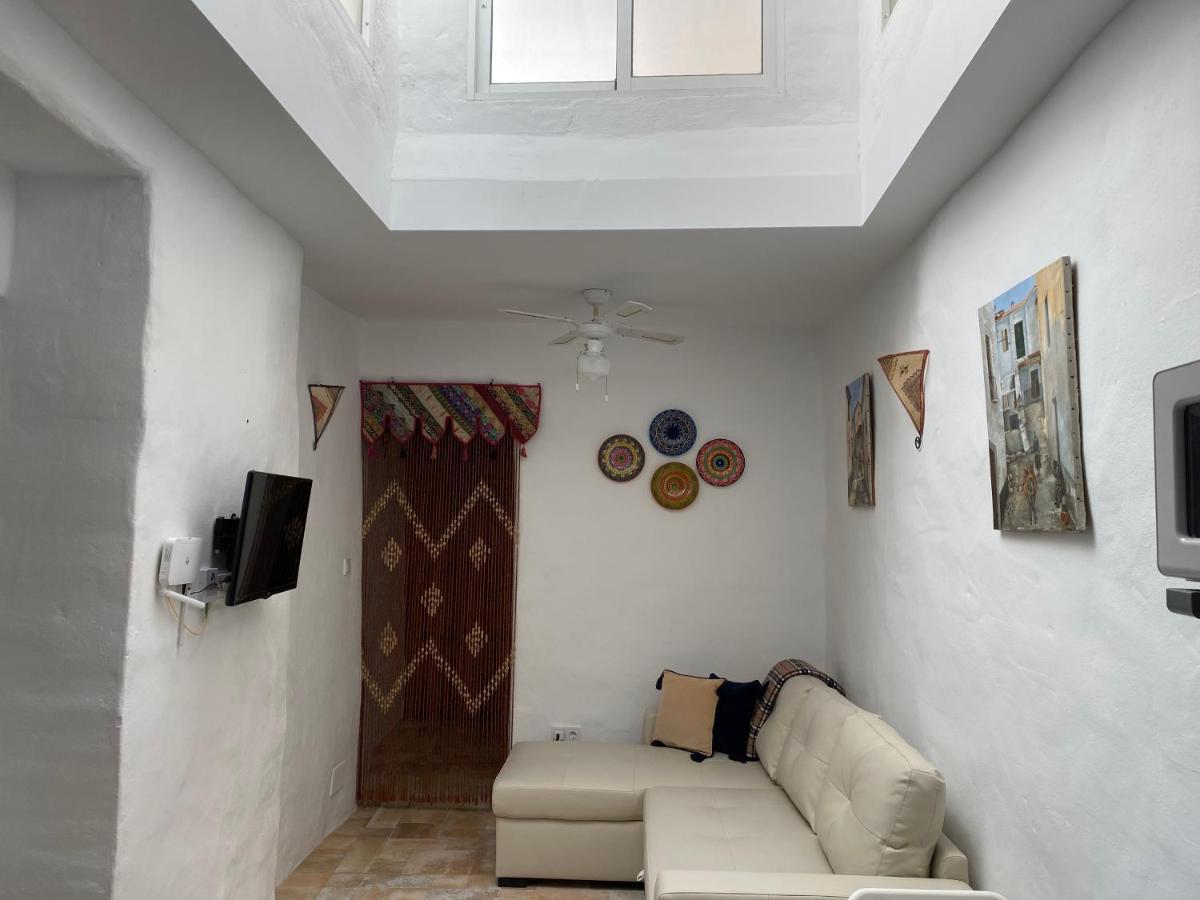 Cheerful One Bedroom Townhouse With Patio Archez Exterior photo